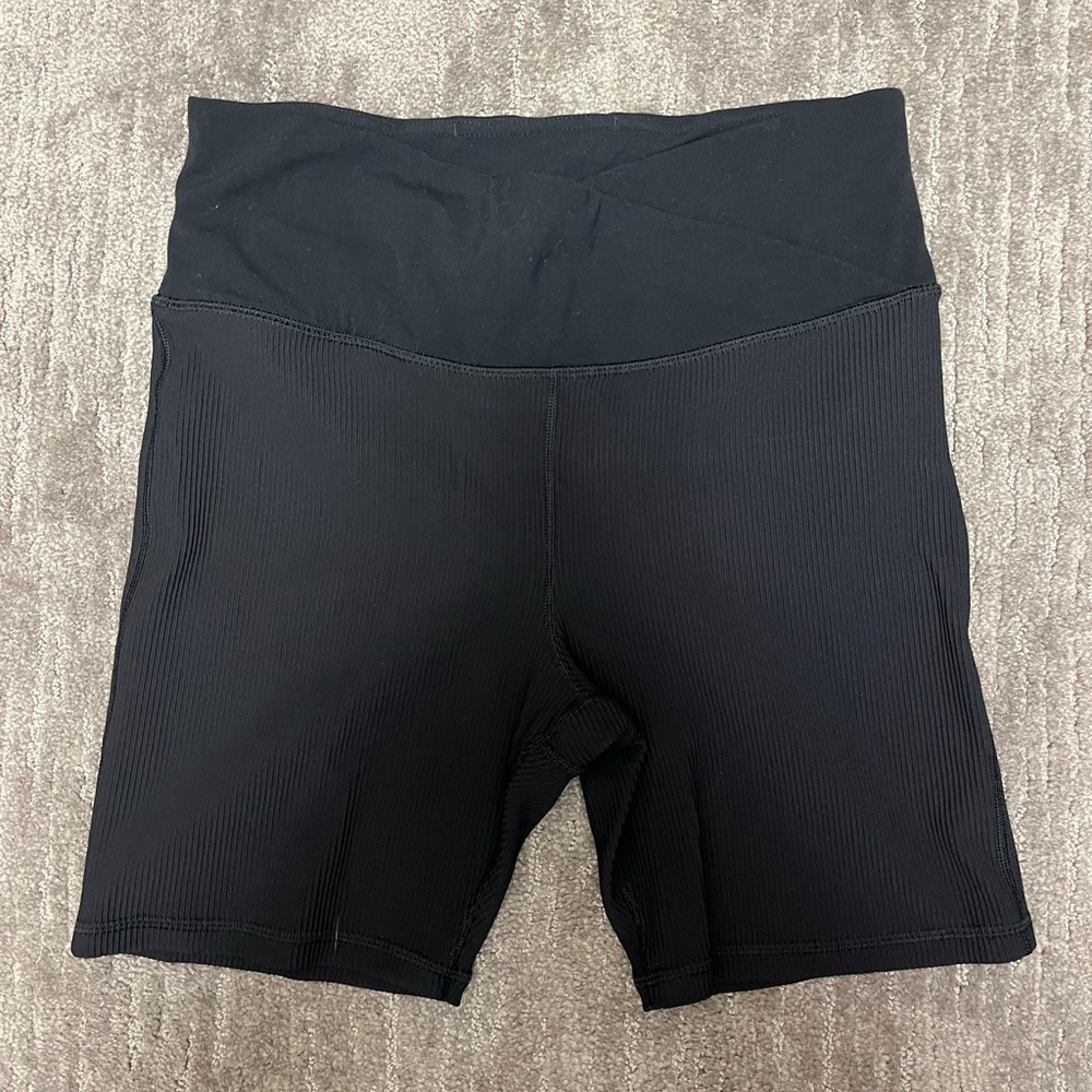 Athleta Elation Crossover ribbed 7” bicycle shorts